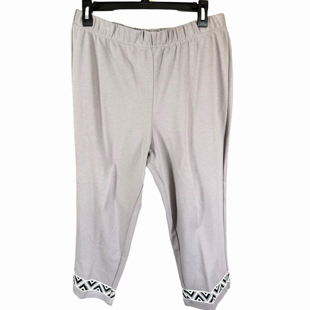 Bob Mackie Wearable Art Womenโs M Capri Pants Gray M Stretch Minimalist NWT